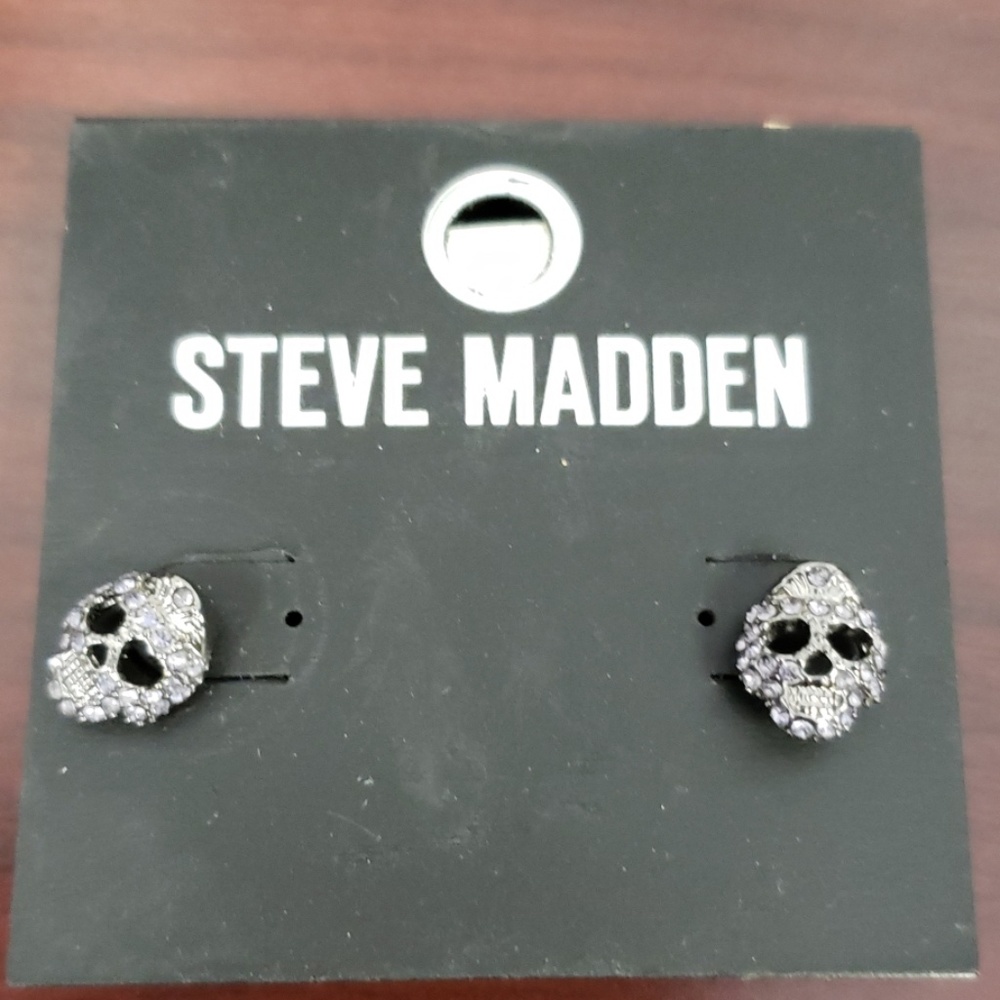 Steve madden skull earrings